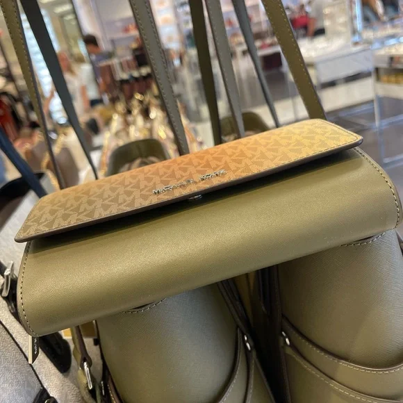 MICHAEL KORS Jet Set Large Ombré Signature Logo Crossbody Bag
Olive Multi 
NWT - Picture 6 of 16